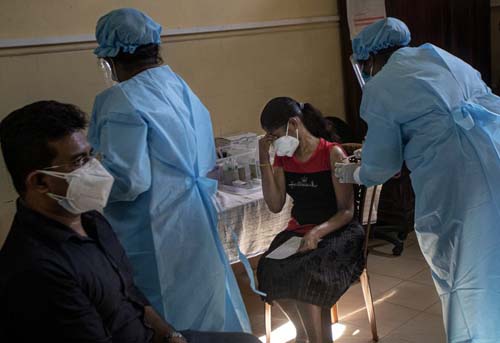 Índia bate recorde de mortes, com mais de 4.000 óbitos em um dia