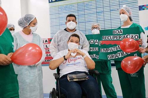 Dez pacientes de Manaus receberam alta dos hospitais Metropolitano e da Mulher