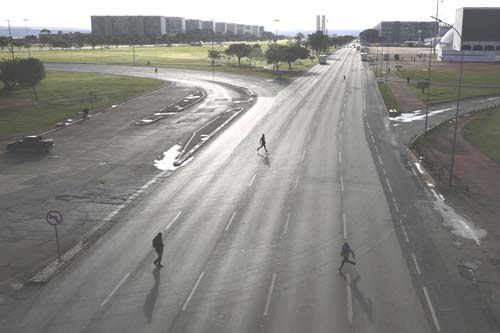 Covid com alta recorde e lotação de UTIs: especialistas listam motivos para parar o país por ao menos 2 semanas