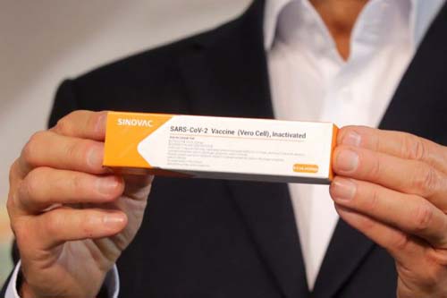 Saúde anuncia que distribuirá Coronavac de graça a todos os estados