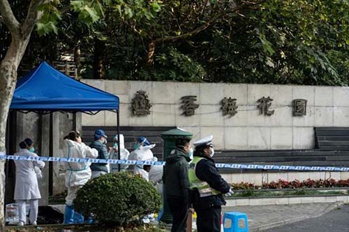 Voos cancelados e escolas fechadas por três casos de covid em Xangai