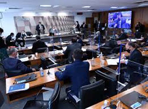 Adendo a relatório da CPI da Covid feito por aliado de Renan pede indiciamento de governador do Amazonas