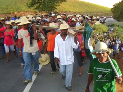 Trabalhadores rurais ocupam sede do DER em Matriz do Camaragibe 