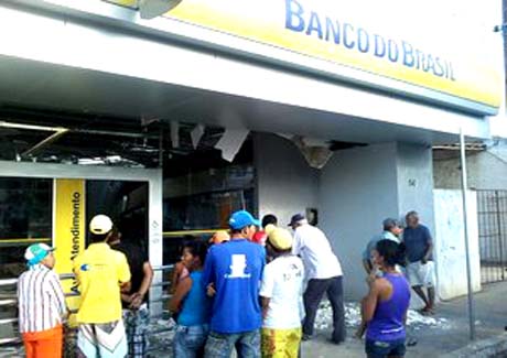 Quadrilha ataca duas agências bancárias na cidade de Craíbas