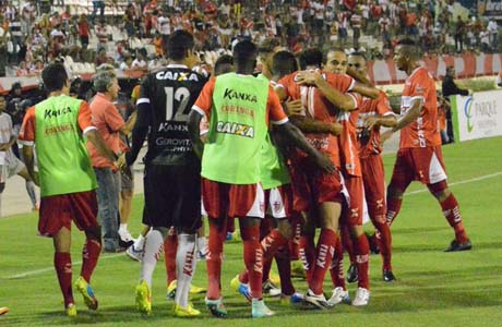 CRB sofreu para confirmar o seu favoritismo contra o Amadense no Rei Pelé
