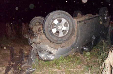 Dono de mercadinho morre após capotar caminhonete na BR-316