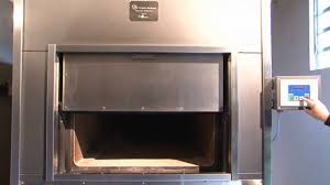 Como ocorre a cremação de humanos - por dentro do forno