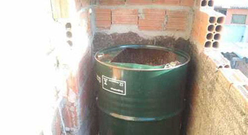 Menino acorrentado em tambor segue internado e deverá ir a abrigo