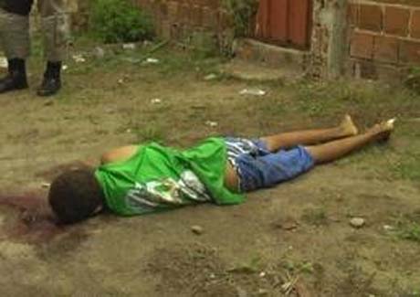 Adolescente de 12 anos é morto com tiros na cabeça e nas costas, no Trapiche