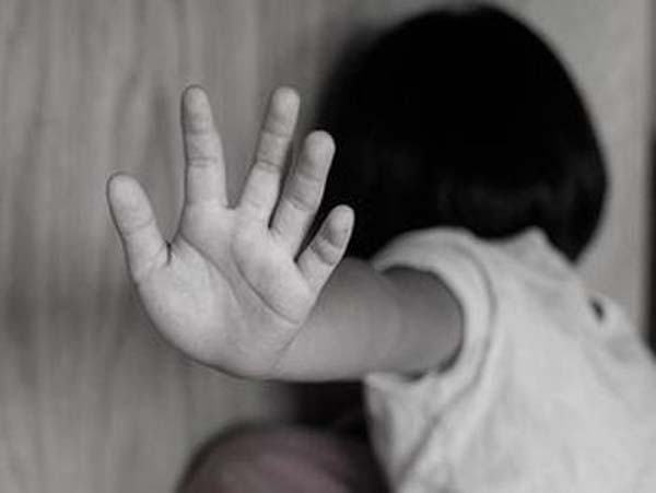 Homem é preso acusado de estuprar a própria filha adolescente de apenas 14 anos