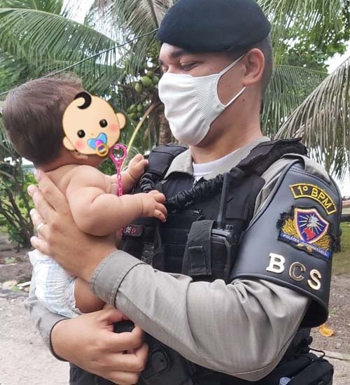 Gestante e com uma filha de 7 meses, mulher vai à base da PM em busca de tratamento para dependência química