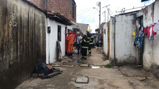 Criança de 7 anos morre em incêndio no Benedito Bentes