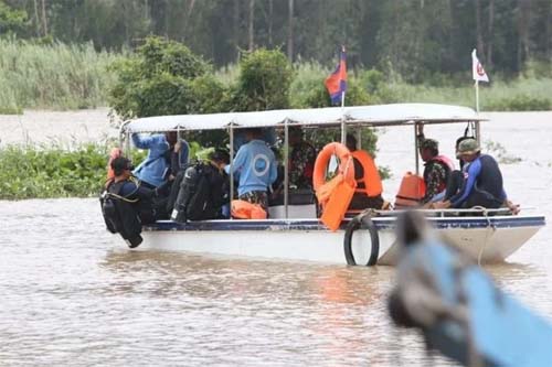 Balsa afunda em rio e pelo menos 14 crianças morrem afogadas após aula