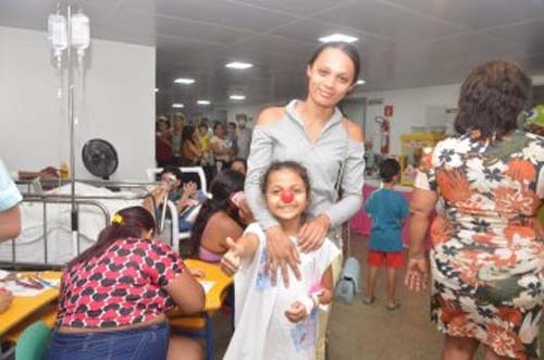 Pequenos pacientes se emocionam em festa do Dia das Crianças na Pediatria do HGE