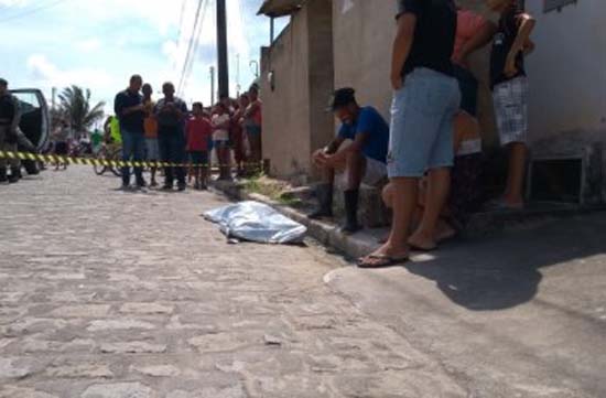 Atirador mata jovem de 21 anos no bairro Canafístula, em Arapiraca