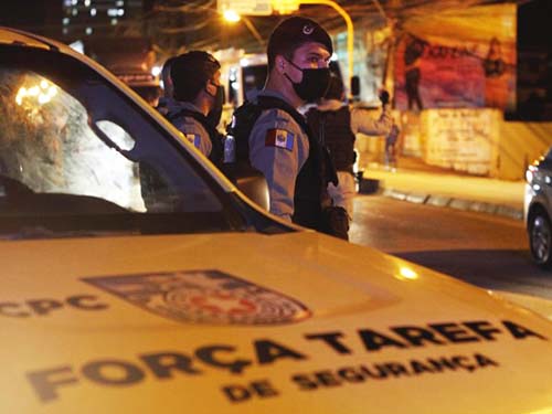 Homem é morto a tiros após ameaçar uma mulher em Maceió; suspeitos do crime foram presos