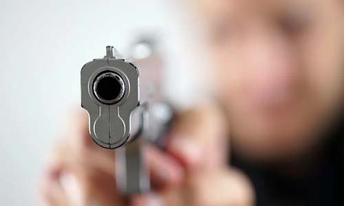 Homem é alvejado e morto enquanto conduzia motocicleta no bairro Benedito Bentes