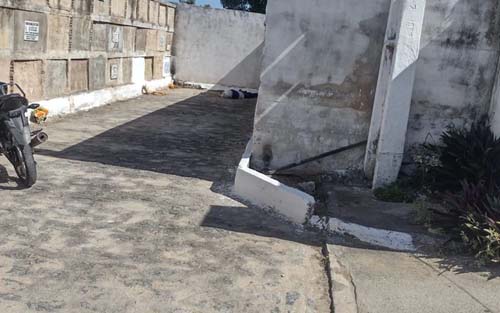 Homem é morto a tiros dentro de cemitério de Maceió