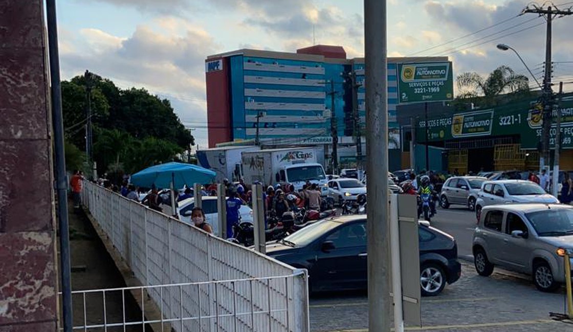 Esposo de advogada morre após ser baleado em frente ao Fórum do Barro Duro, antes de audiência