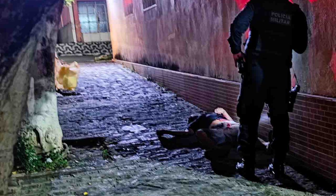 Homem é assassinado com garfada durante briga ao lado de igreja