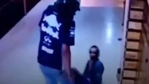 Após dar 40 facadas em homem, jovem divulga vídeo do crime na internet