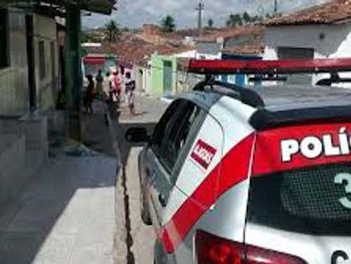 Moradores encontram corpo de jovem executado com 10 tiros de pistola e revólver
