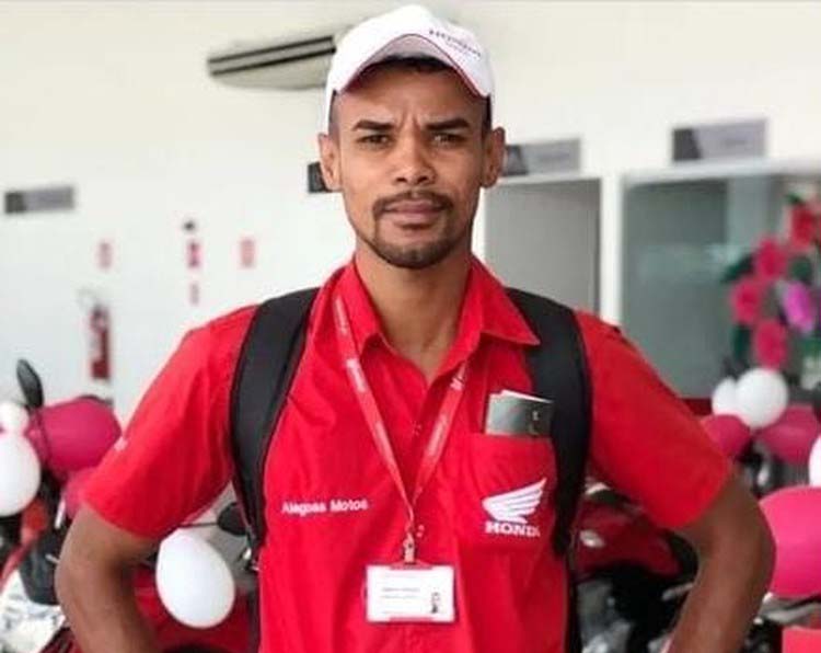 Jovem baleado pelo vizinho na calçada de casa morre no HEA