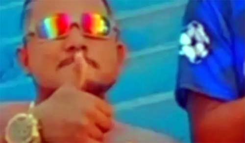 Homem foi morto a tiros enquanto tentava fugir pelo telhado de uma casa.