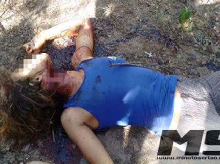 Mulher é assassinada a facadas e quase é degolada em Mata Grande