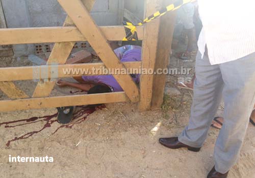 Motociclista solitário mata adolescente com tiros na cabeça no Matadouro Público em Santana do Mundaú