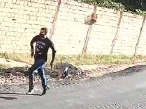 Câmera de segurança registra execução de jovem na Vila Matias em Penedo