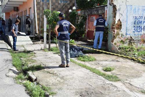 Homem é morto com facadas na cabeça em Maceió