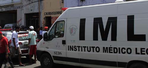 Corpo de homem não identificado é achado com marca de tiro na cabeça em Rio Novo