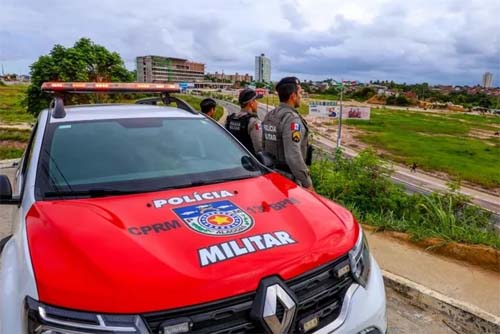 Homem é atingido por disparos na zona central de Maceió durante ataque por dupla em moto