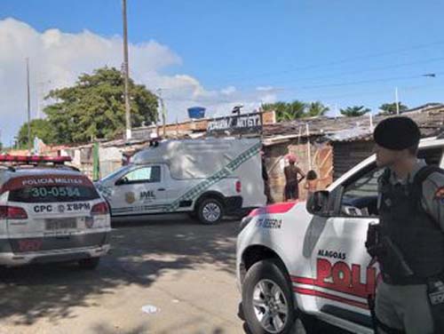 Durante discussão, homem é empurrado, bate a cabeça no chão e morre em Maceió