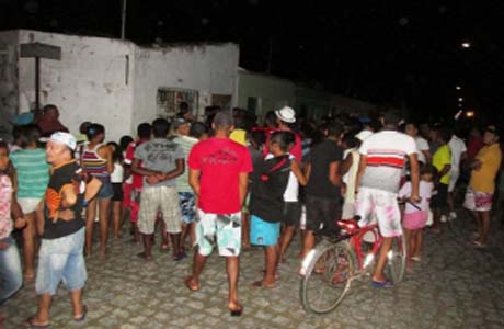 Jovem de 19 anos é executado enquanto conversava com amigos