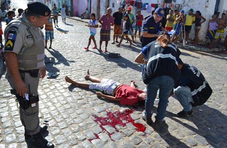 Suposto dependente químico é executado com vários disparos de arma de fogo na cabeça