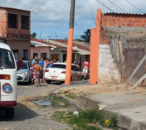 Taxista é morto a tiros dentro de carro por ‘falso’ passageiro em Maceió