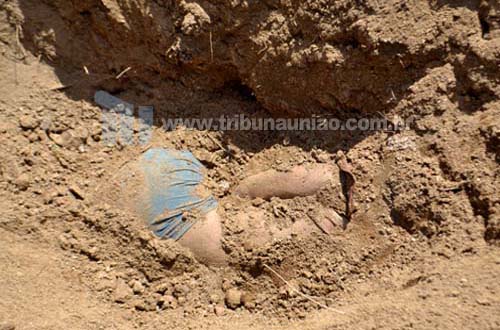 Após denuncia anônima, polícia de União localiza cadáver no quintal de residência no Bairro Nova Esperança