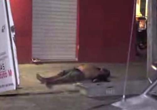 Comerciante é executado com oito tiros quando saía de loja no Farol
