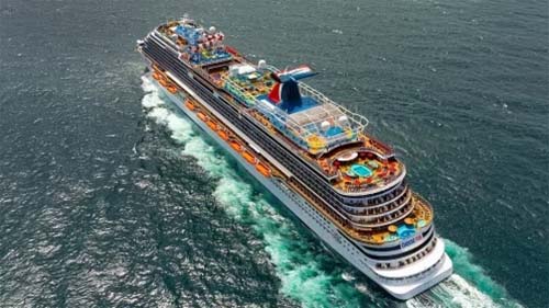 Mãe enfrenta perigo extremo ao saltar no mar para salvar a filha em incidente na Bahamas