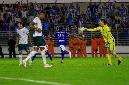 CSA bate Goiás por 1 a 0 no Rei Pelé e vence a primeira na Série A