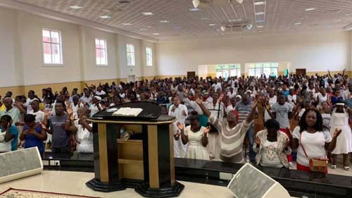 Revolta contra a Igreja Universal gera morte e crise diplomática na África