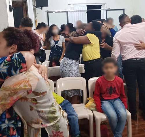 Pastor diz que 'praga nenhuma chegará' em igreja, e fiéis ignoram Covid em SP