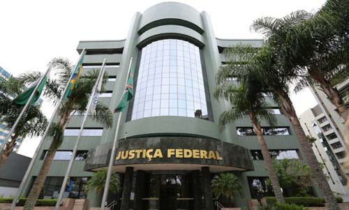 Juiz de Curitiba interrompe envio de dois processos de Lula na Lava Jato ao DF após suspeição de Moro