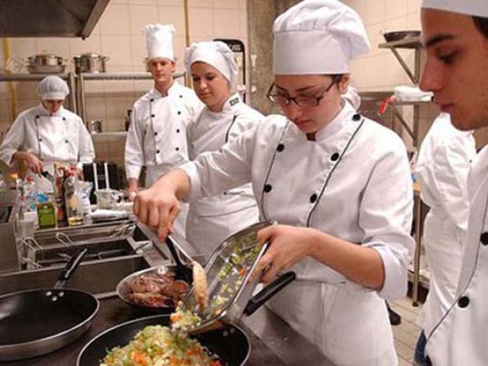 Ifal oferta 80 vagas nos cursos técnicos gratuitos em Cozinha e Hospedagem em Marechal