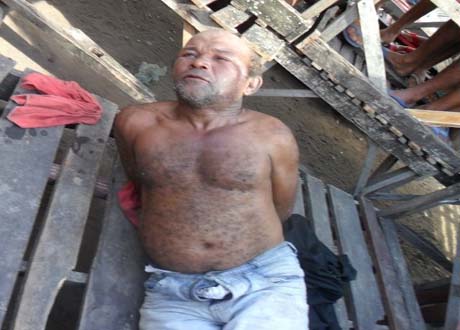 Suspeito de violentar criança de 3 anos é linchado e amarrado por populares 