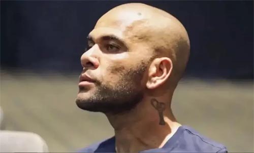 Daniel Alves recebe R$ 16 milhões do Tesouro da Espanha