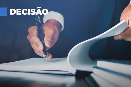 Faculdade é condenada a indenização por não entregar diploma