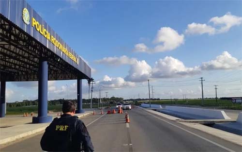 PRF resgata caminhoneiro agredido por dois homens em AL; suspeitos confundiram vítima com empresário de PE